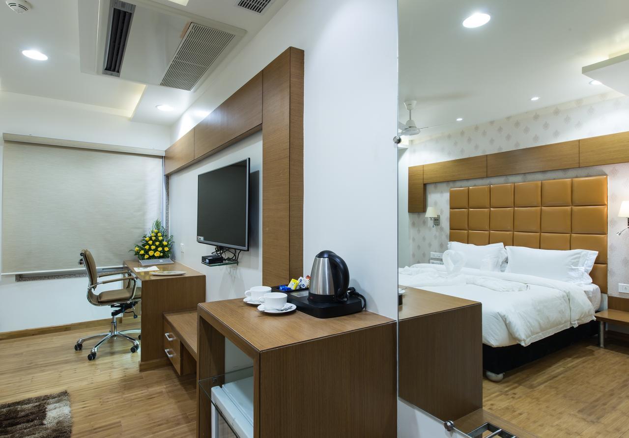 Hotel Atishay ボーパール エクステリア 写真