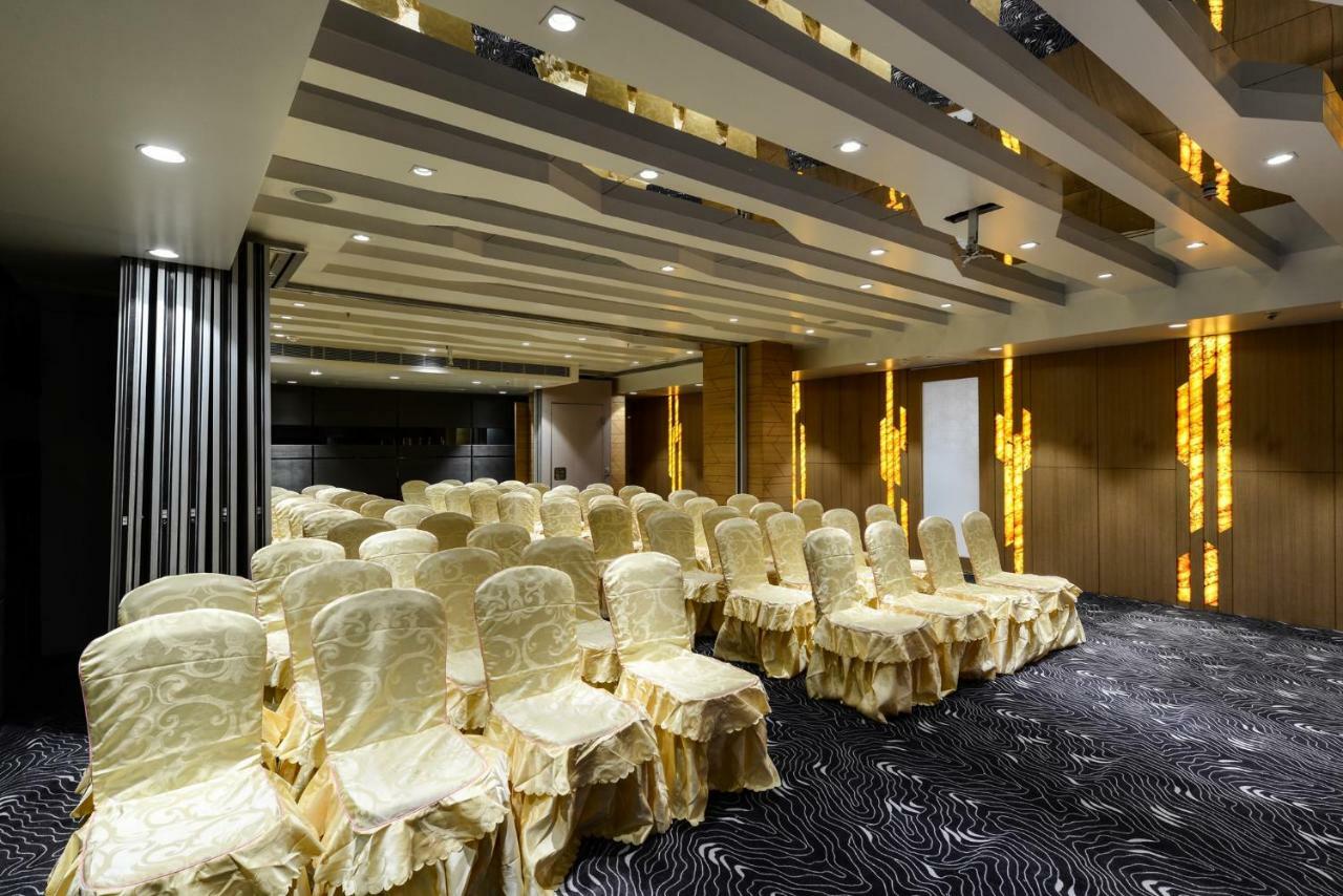 Hotel Atishay ボーパール エクステリア 写真